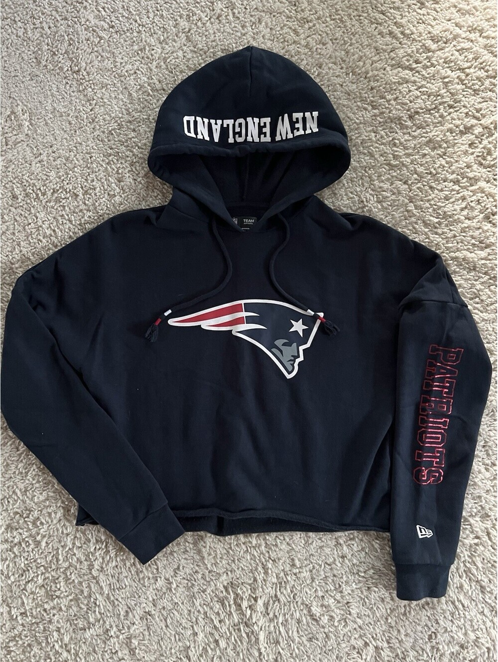 New England Patriots Crop Hoodie Women’s Size Small NFL Team Apparel EUC!